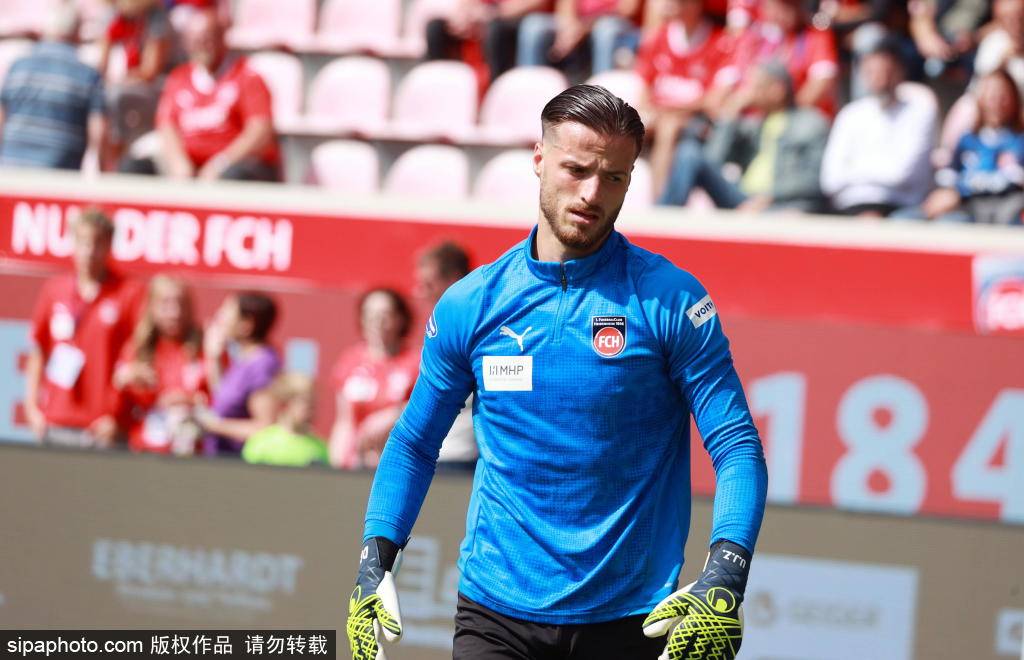 埃里克森自由身加盟沃尔夫斯堡：33岁老将的新征程与德甲的期待